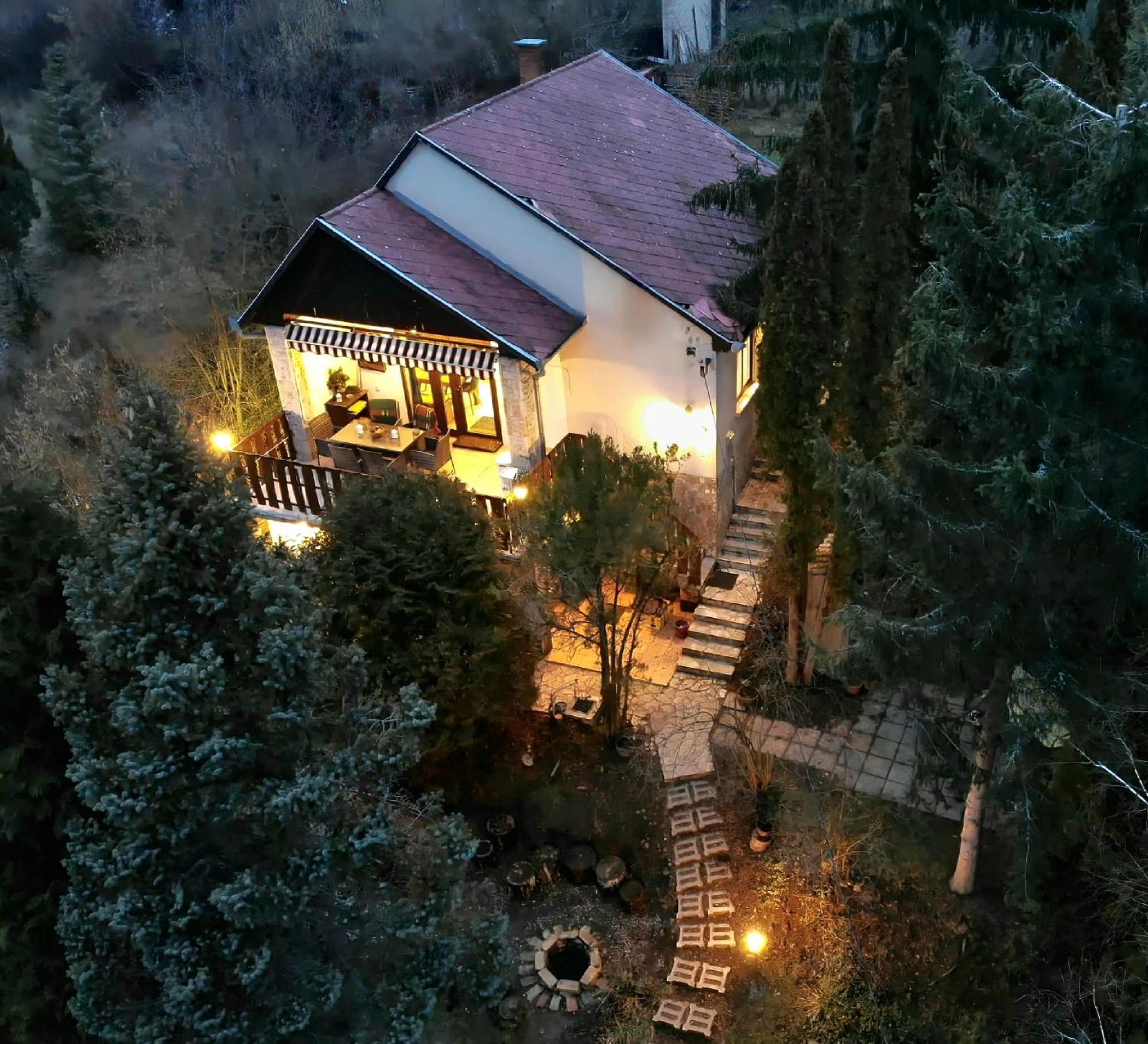 Egig Ero Fa Vendeghaz Villa Nograd Екстериор снимка